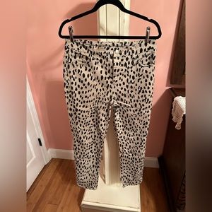 Women’s size 1 Regular chicos beige dalmation print slim jeans! Great condition!